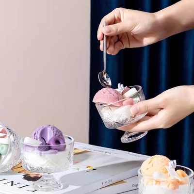 소이 왁스 칸델라는 상자에서 작은 개인 라벨 140g 아이스크림 냄새가 난 캔들을 냄새맡았습니다